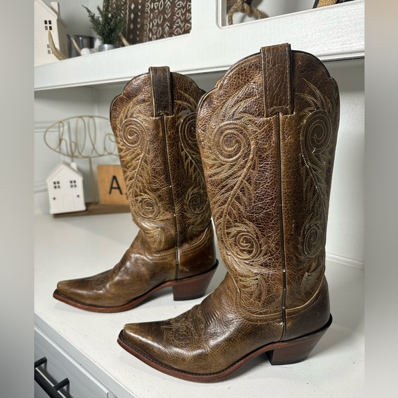 Justin Boots Shoes - Justin Western Boots Womens 7.5B Brown Leather Cowboy Boots Embroidered Classic